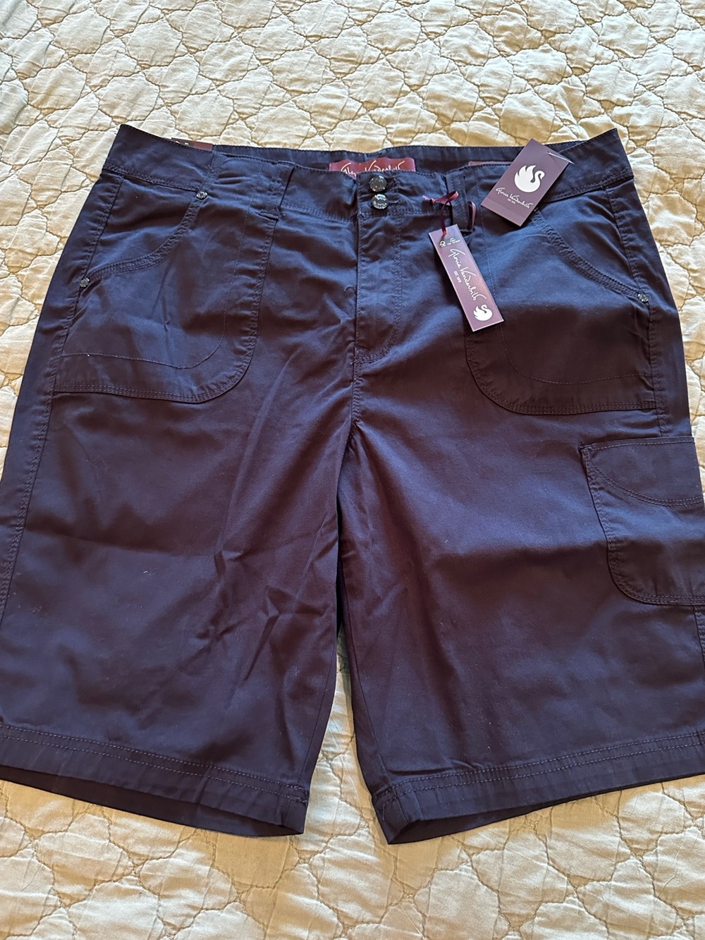 Gloria Vanderbilt Women's Navy Bermuda Shorts